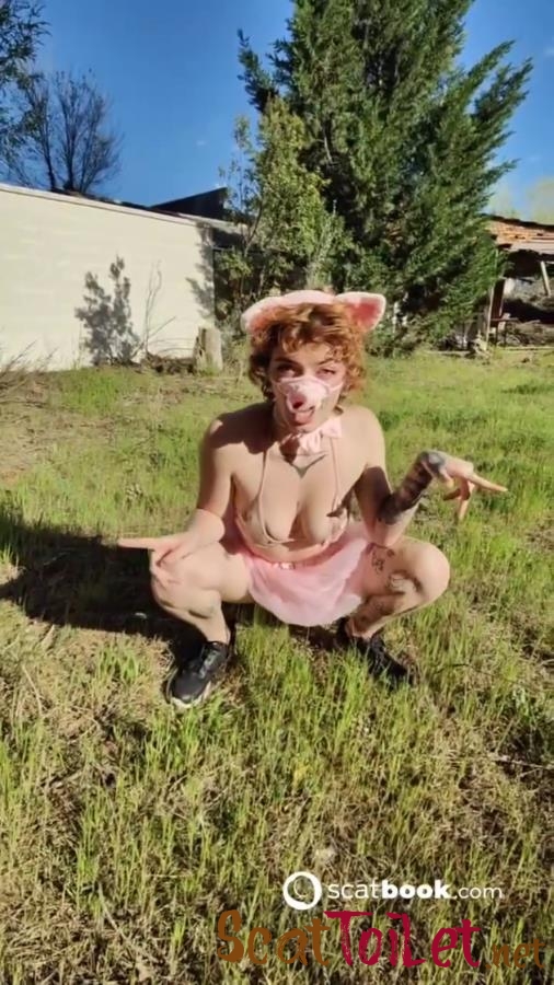 Malafalda Pig Peeing On Lawn P1 [MPEG-4]