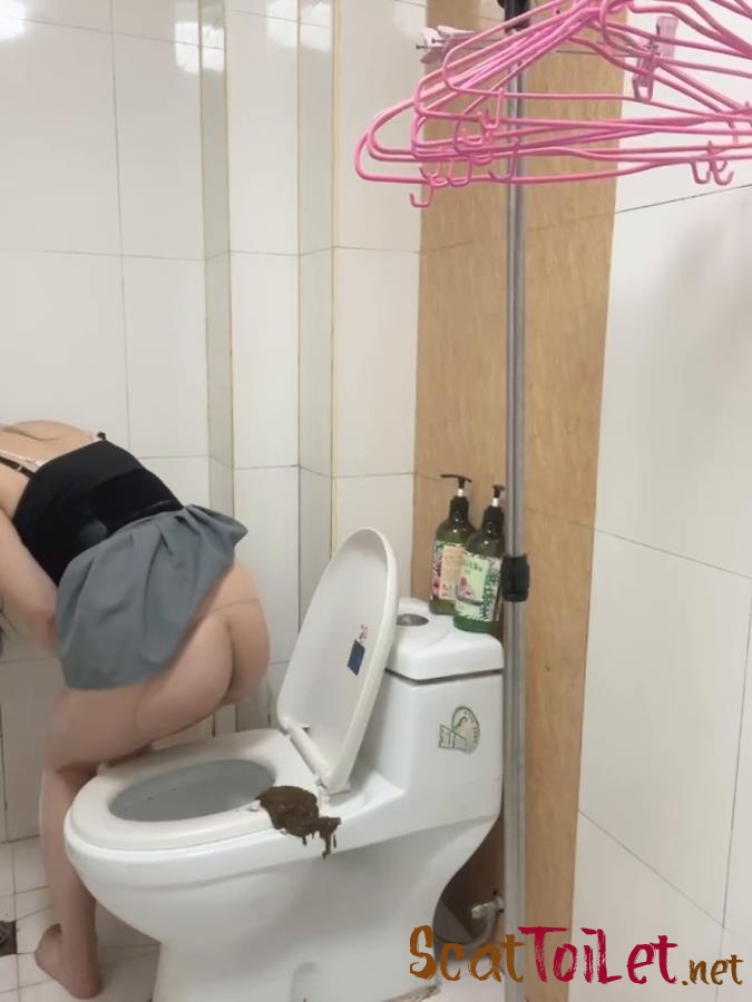 Longbao Chinese Woman in Toilet Talking. P1 [MPEG-4]