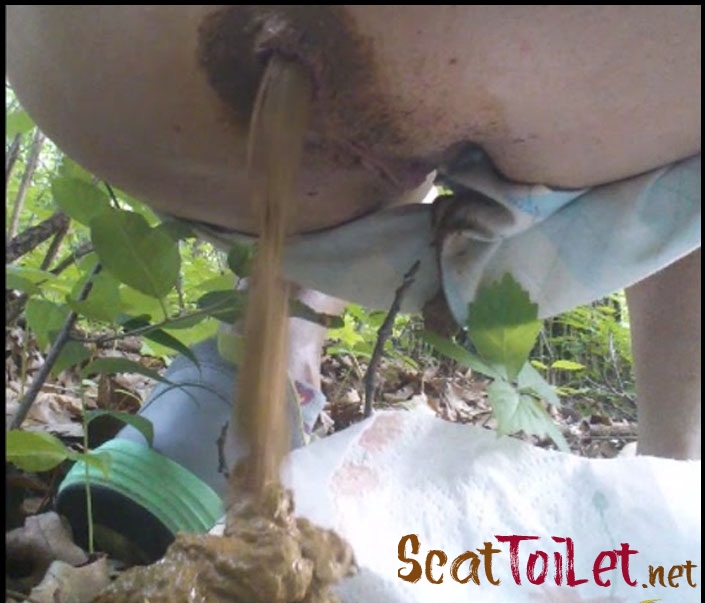 Scat Girls - Poo Amateur Woods [mp4]