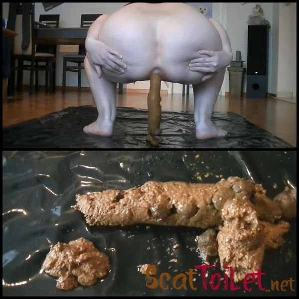 KassianeArquetti - Poop 30cm sausage and piss about [MP4]