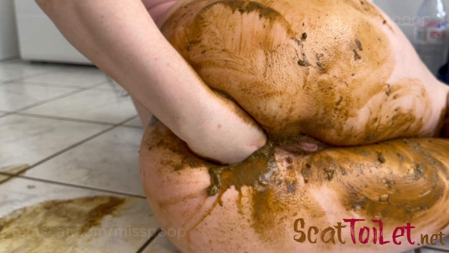 A stranger I met in the naturist area of Cap dAgde with MissPoop [MPEG-4]