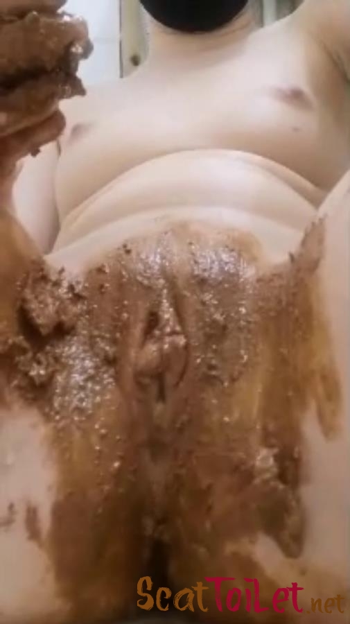 Dirty pussy playing in the bathroom with MELLODI [MPEG-4]