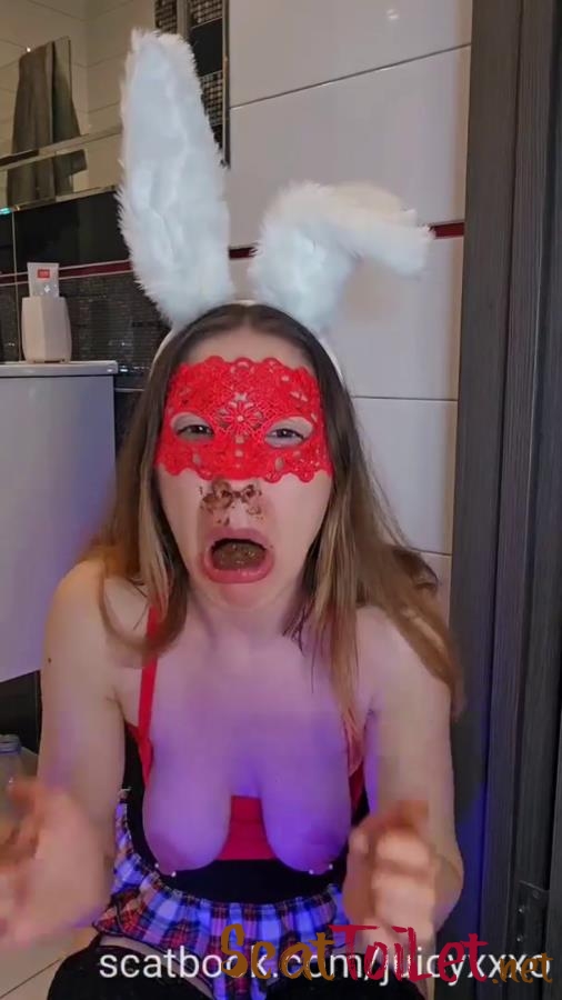 The Christmas Bunny plays with his poop. P1 with Juicy XXXO [MPEG-4]