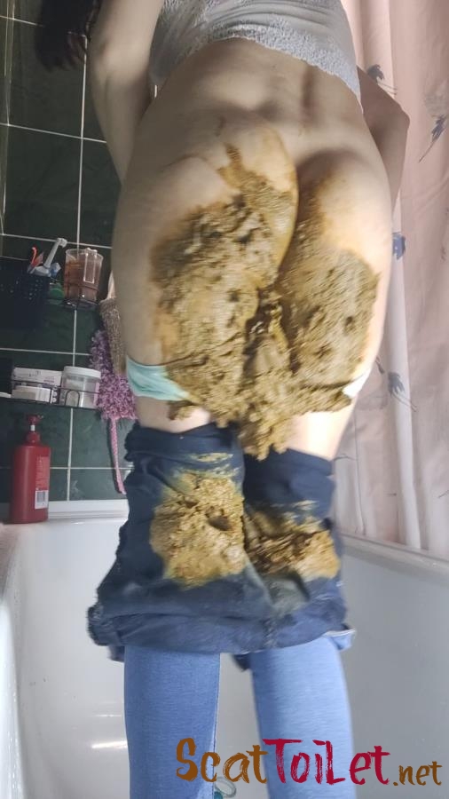 poop in skinny jeans and panties [MPEG-4]