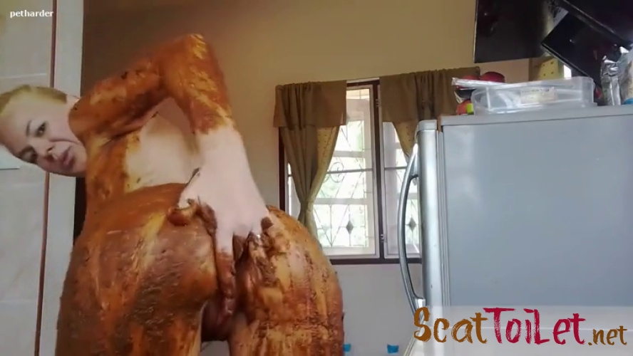 Blonde girl Anja playing with her shit [MPEG-4]