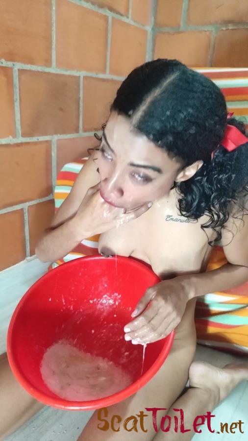 Eating a big burger and then vomiting it without liquid just dry vomit with KattyAndEric [MPEG-4]